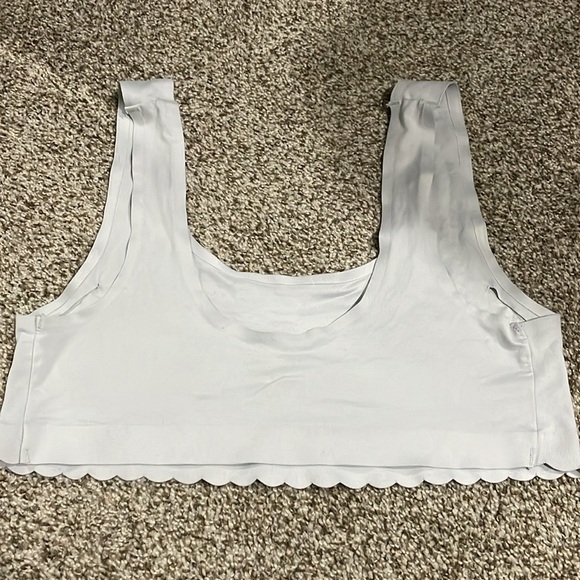 Jessica Simpson scalloped sports bra - Picture 5 of 5